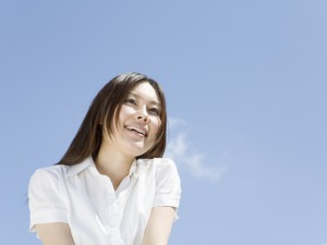 青空と女性