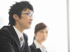 スーツの男性